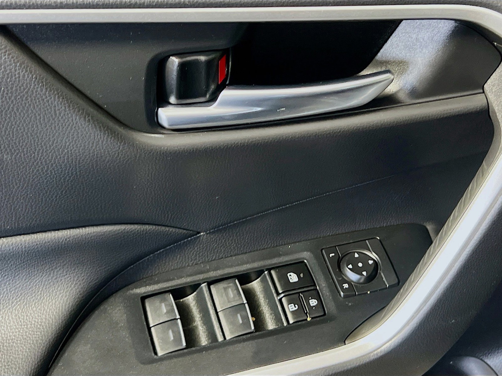 2023 Toyota RAV4 - Photo 14