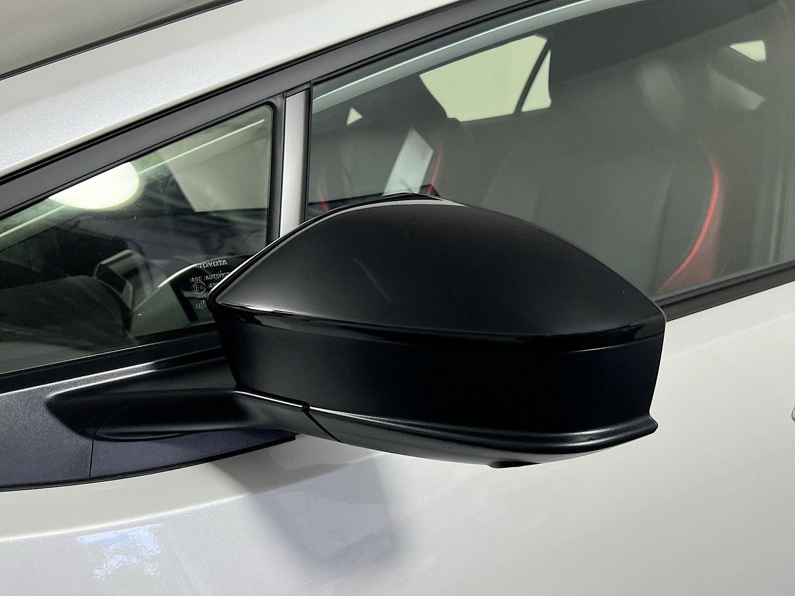 2026 Toyota Prius Plug-In Hybrid - Photo 10