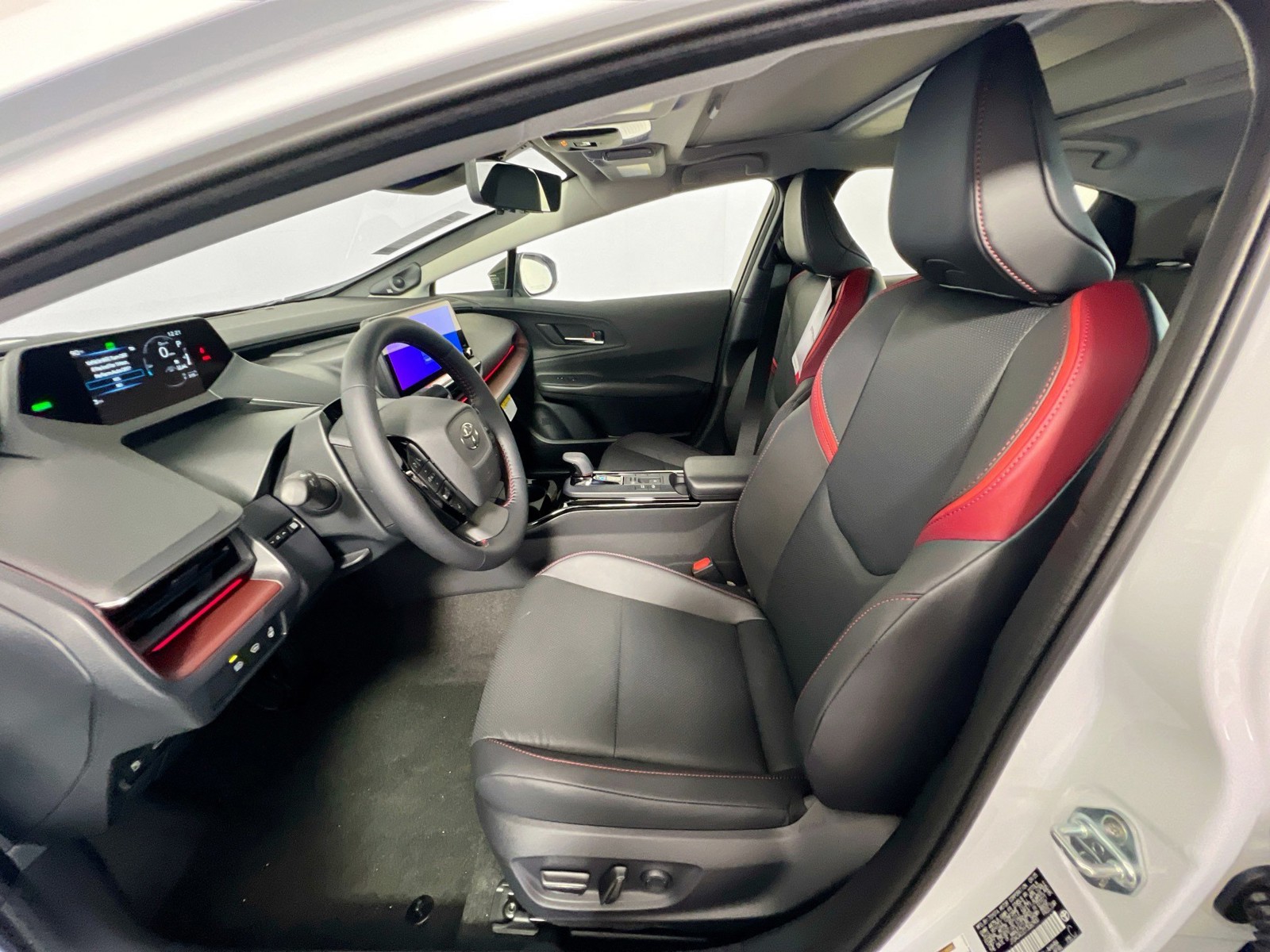 2026 Toyota Prius Plug-In Hybrid - Photo 12
