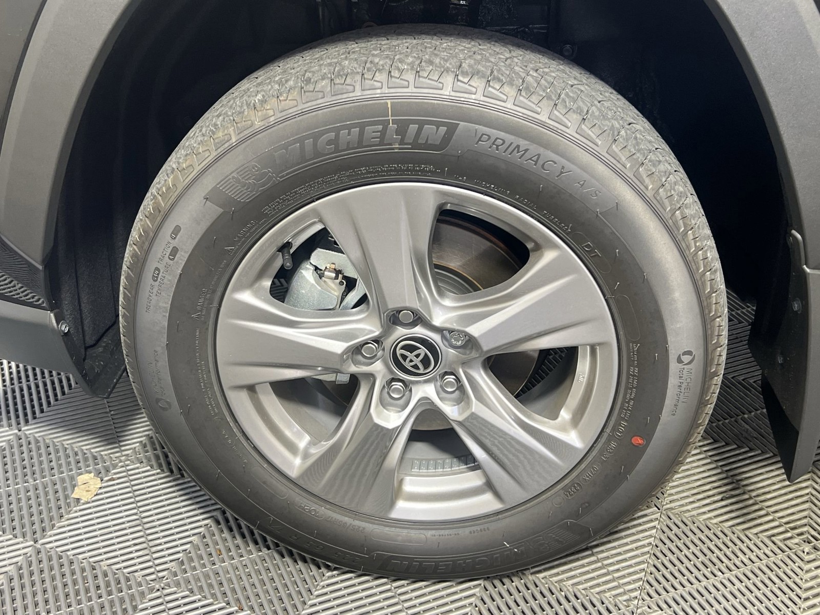 2024 Toyota RAV4 - Photo 11