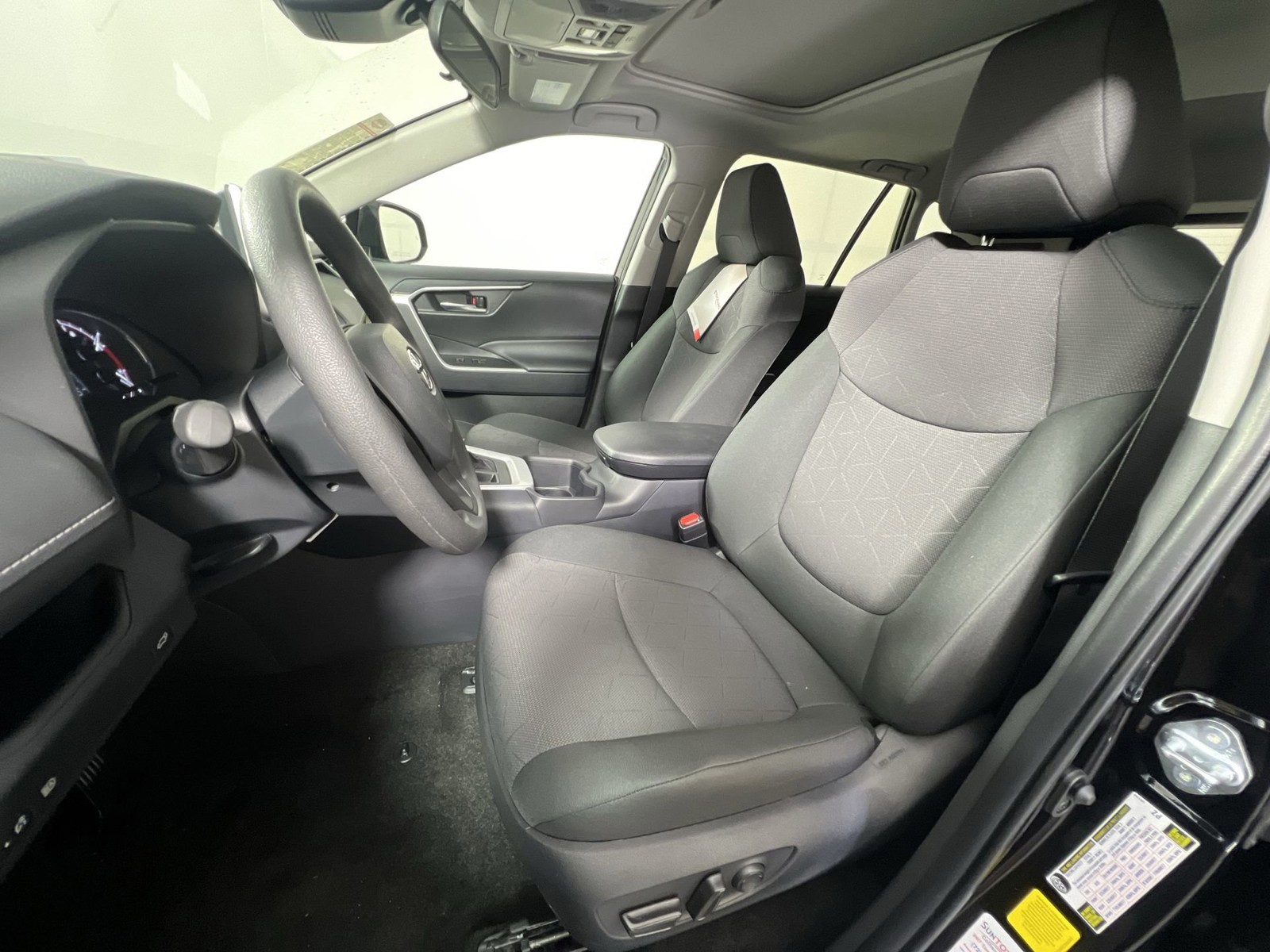 2024 Toyota RAV4 - Photo 12