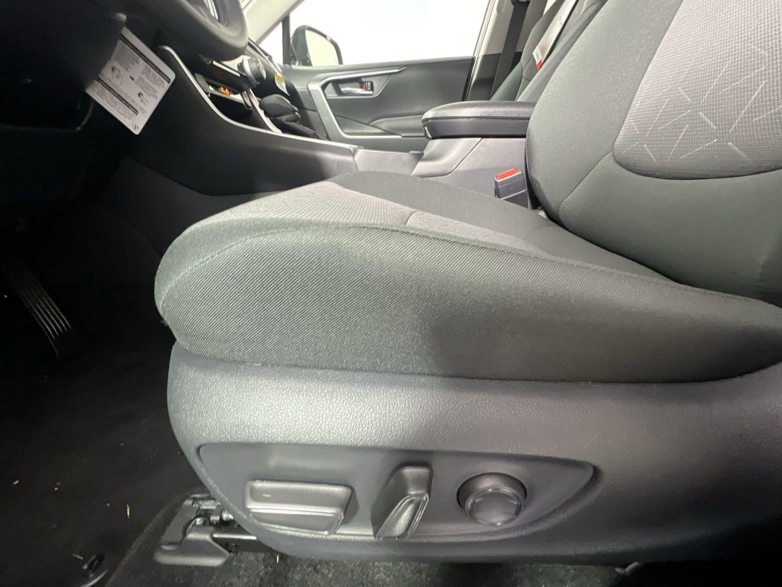 2024 Toyota RAV4 - Photo 13