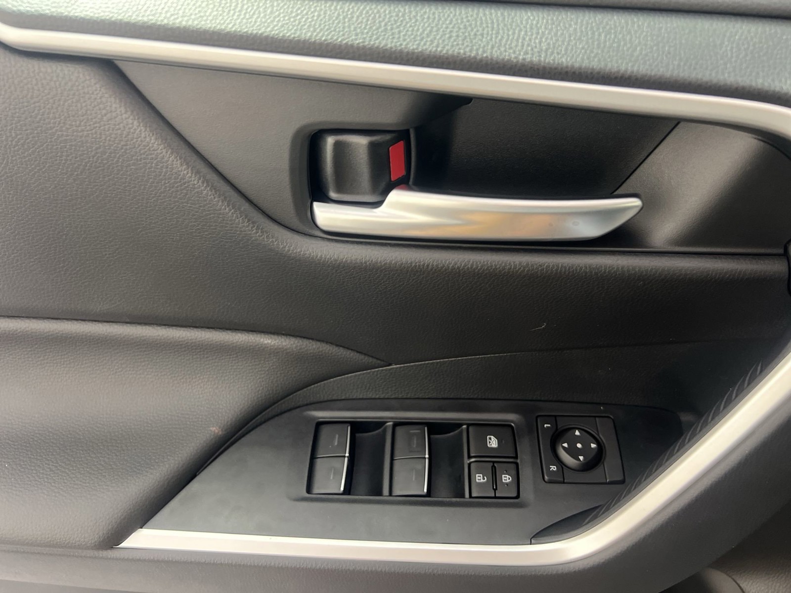 2024 Toyota RAV4 - Photo 14