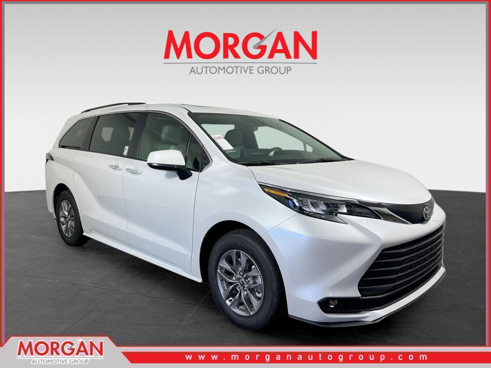 2026 Toyota Sienna XLE's photo