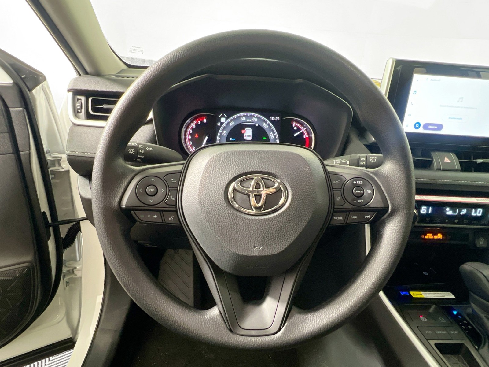 2025 Toyota RAV4 - Photo 15