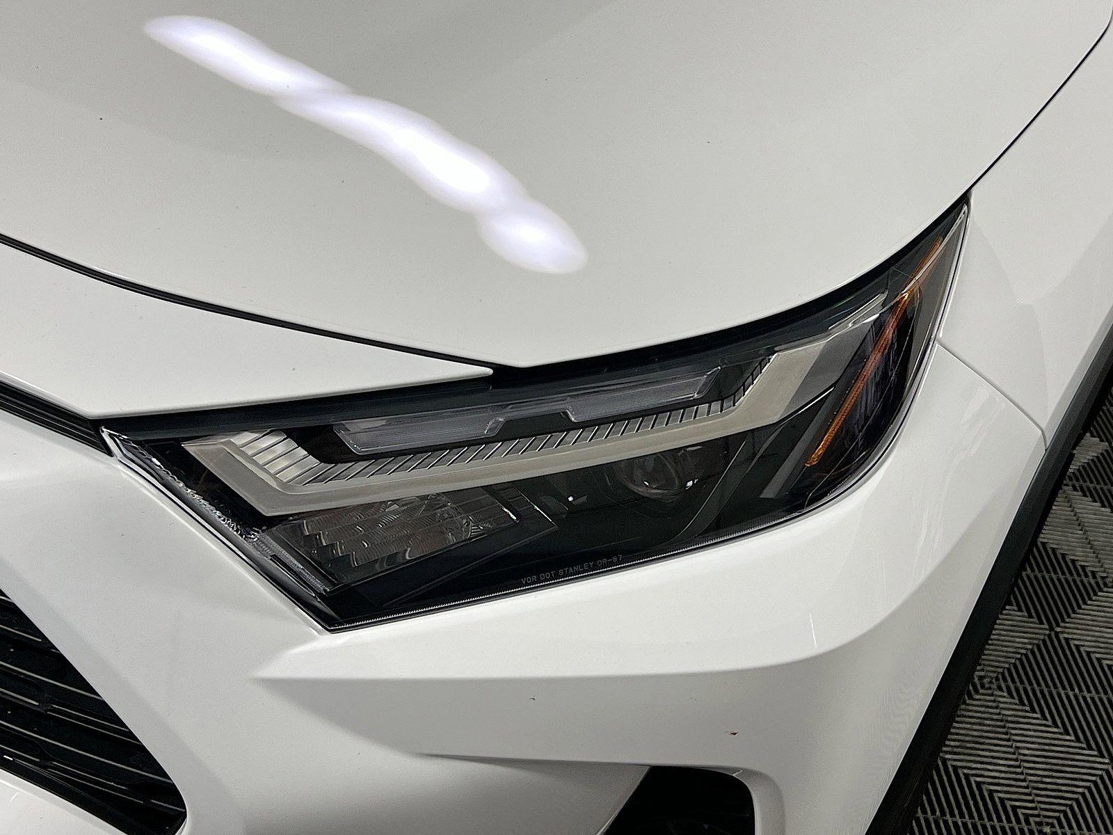 2025 Toyota RAV4 - Photo 9