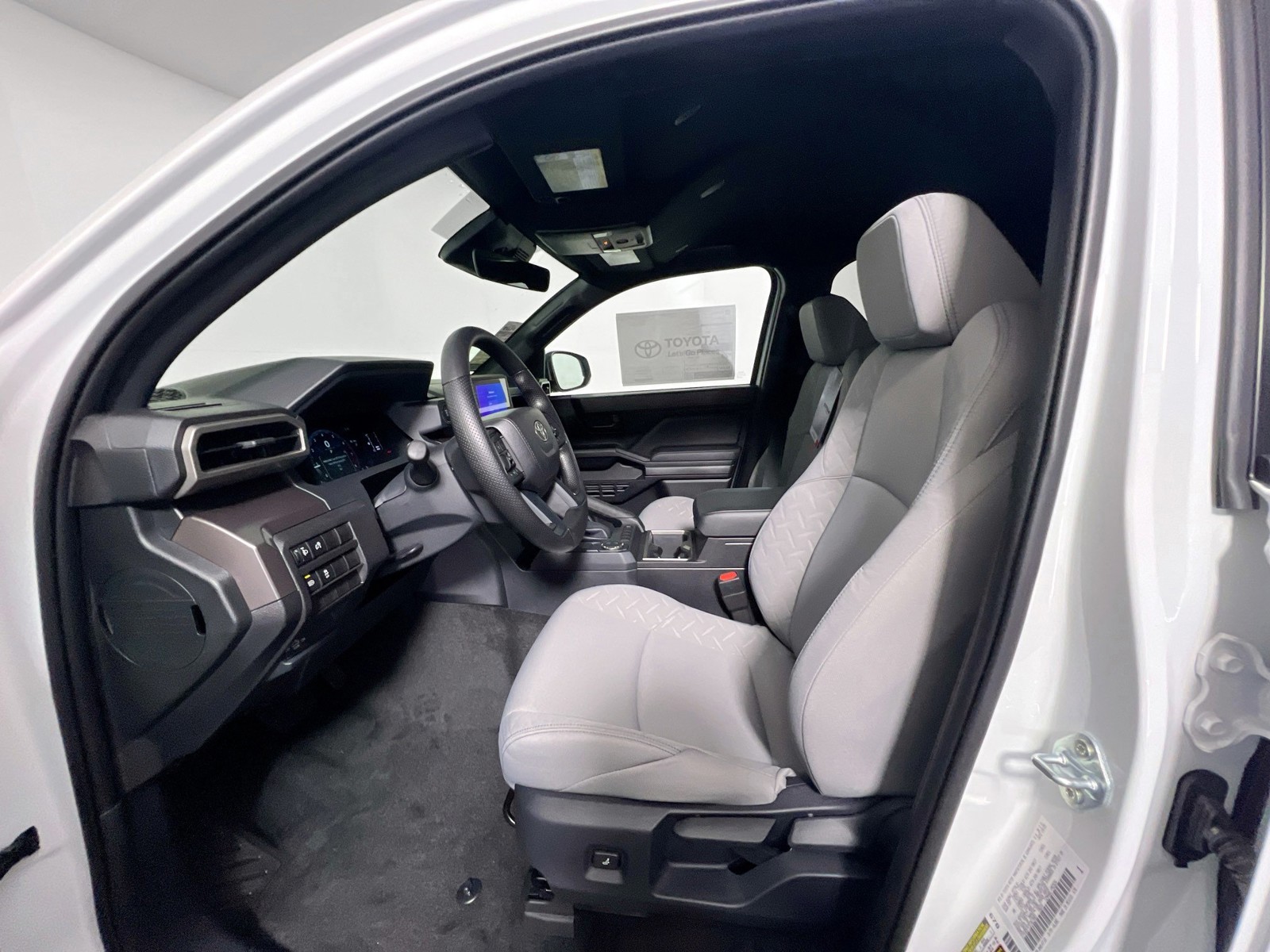 2025 Toyota Tacoma 2WD - Photo 12