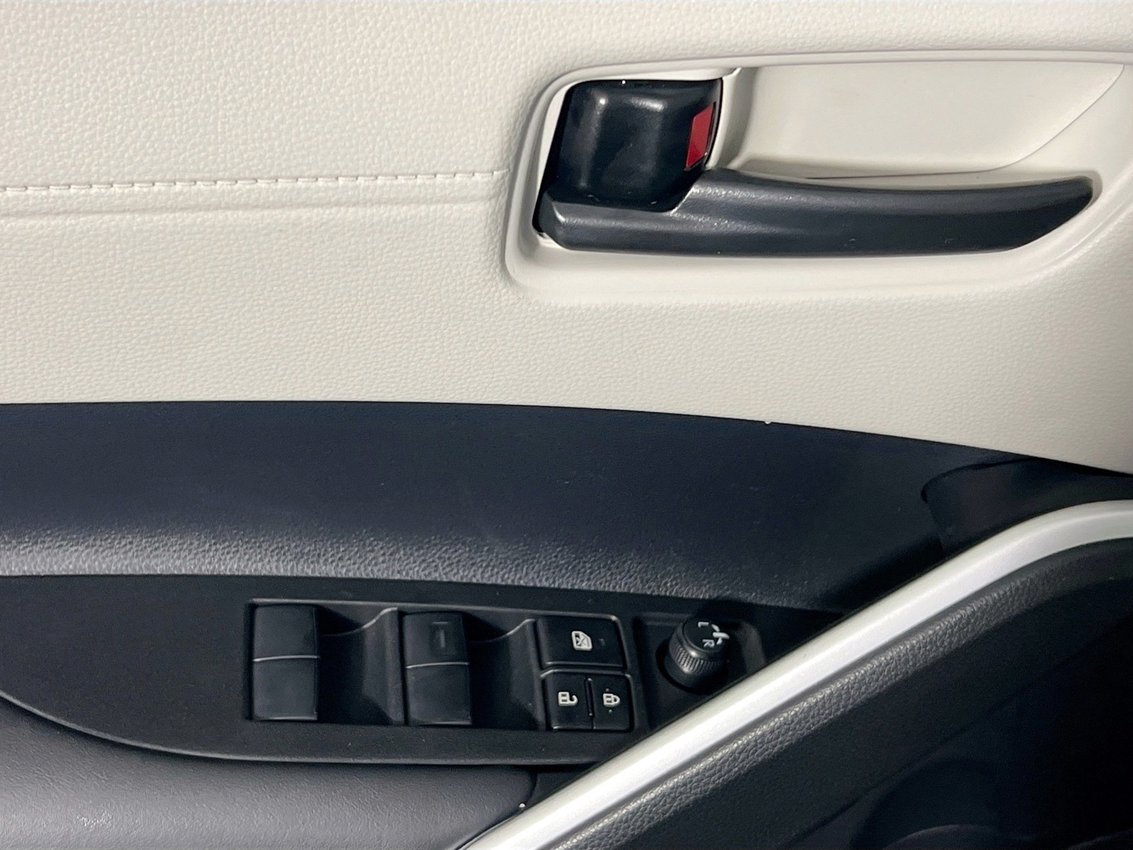 2026 Toyota Corolla Cross - Photo 14