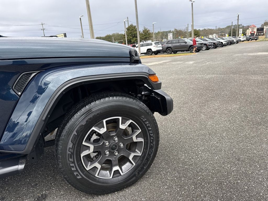 2025 Jeep Gladiator - Photo 10