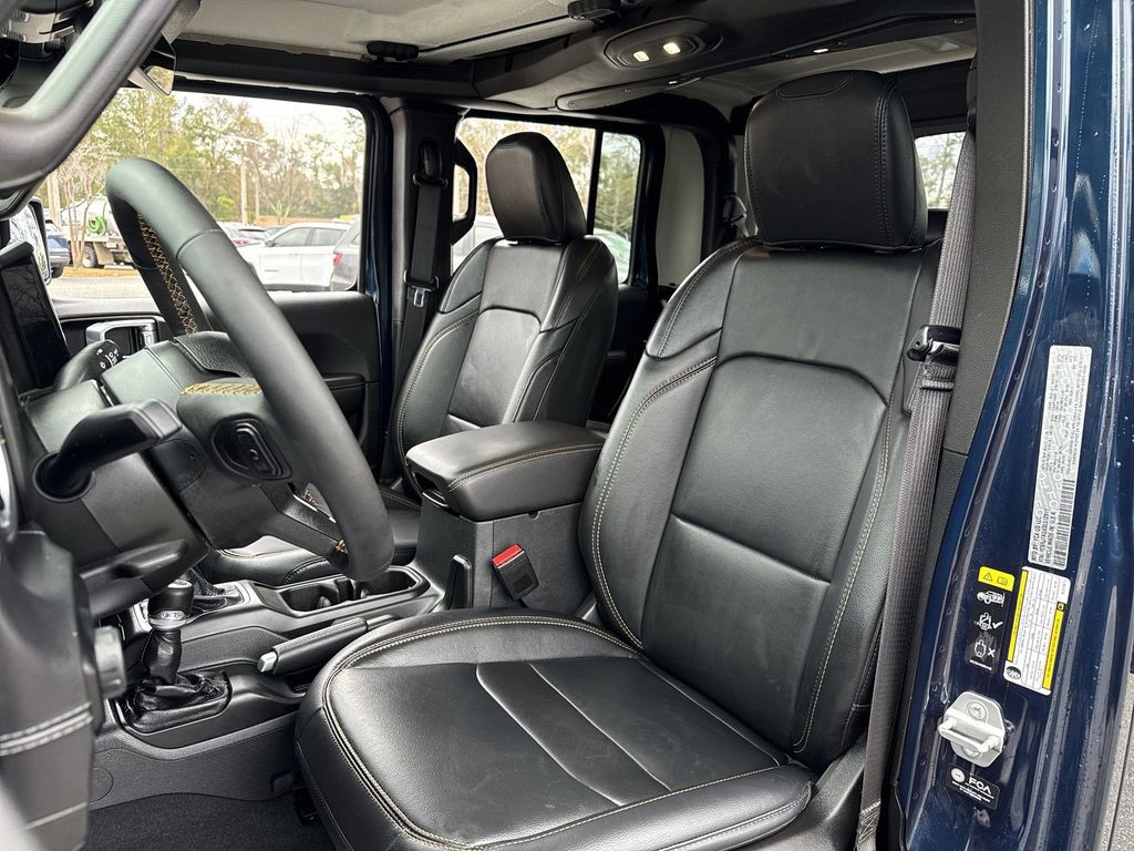 2025 Jeep Gladiator - Photo 11