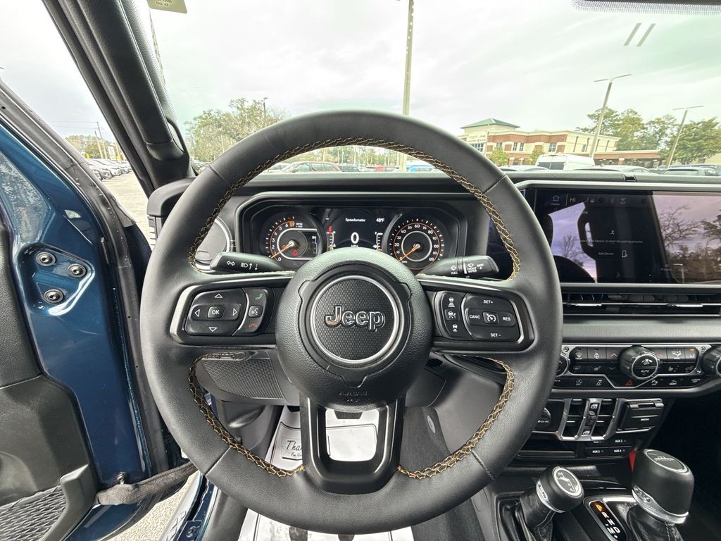2025 Jeep Gladiator - Photo 13