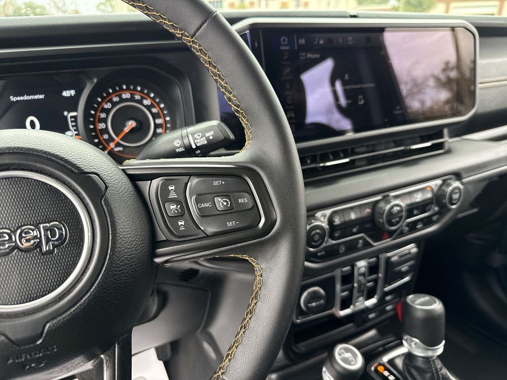 2025 Jeep Gladiator - Photo 14