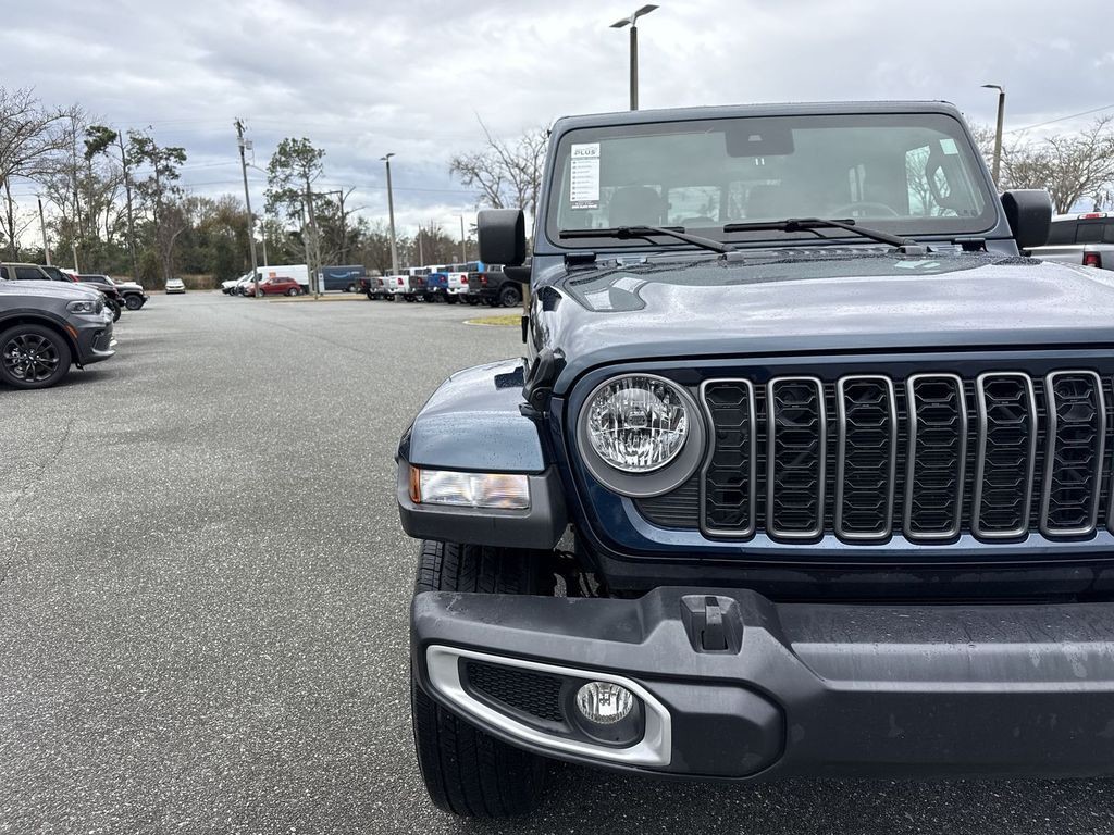 2025 Jeep Gladiator - Photo 9