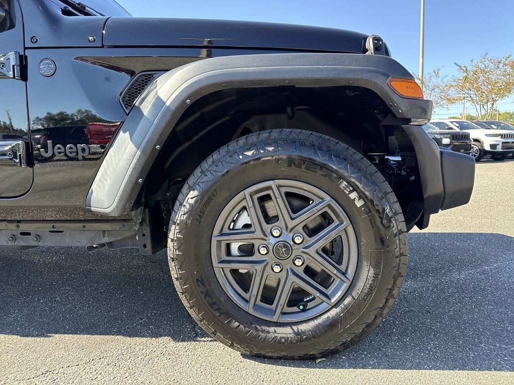 2024 Jeep Wrangler - Photo 10