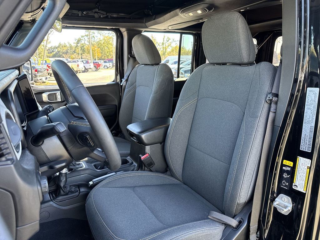 2024 Jeep Wrangler - Photo 11