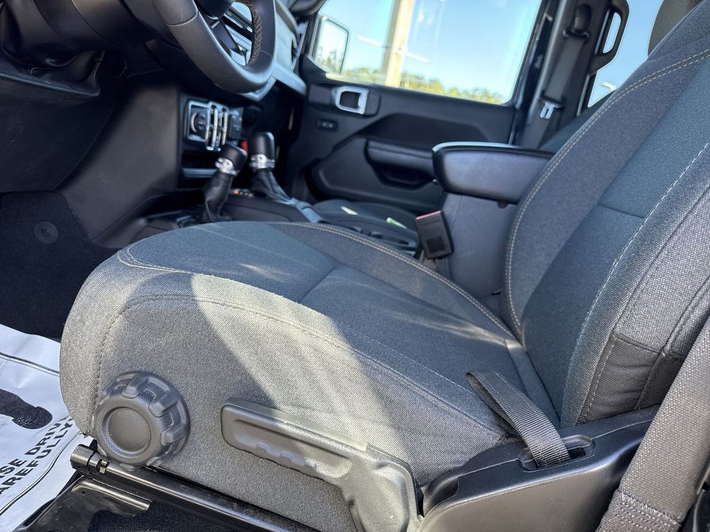 2024 Jeep Wrangler - Photo 12
