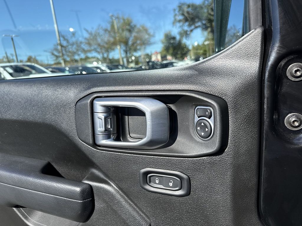 2024 Jeep Wrangler - Photo 13