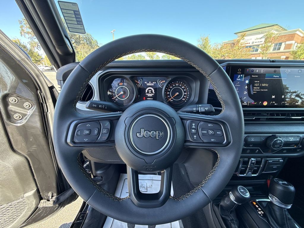 2024 Jeep Wrangler - Photo 14
