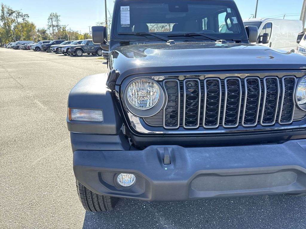 2024 Jeep Wrangler - Photo 9