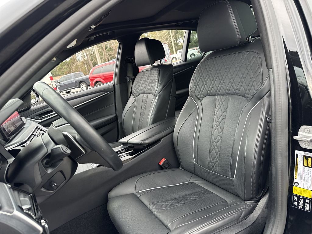 2021 BMW 5 Series - Photo 11