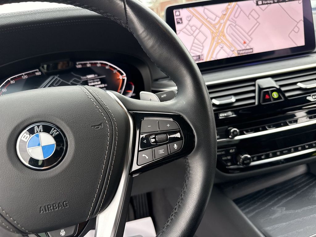 2021 BMW 5 Series - Photo 15