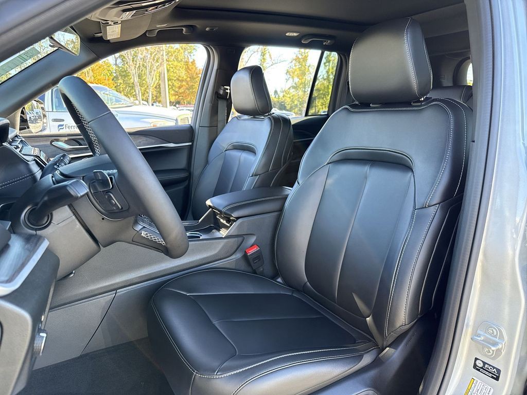 2025 Jeep Grand Cherokee - Photo 10