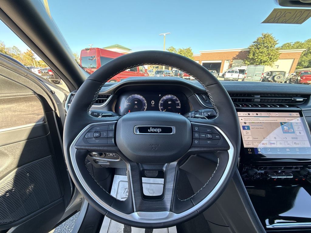 2025 Jeep Grand Cherokee - Photo 13