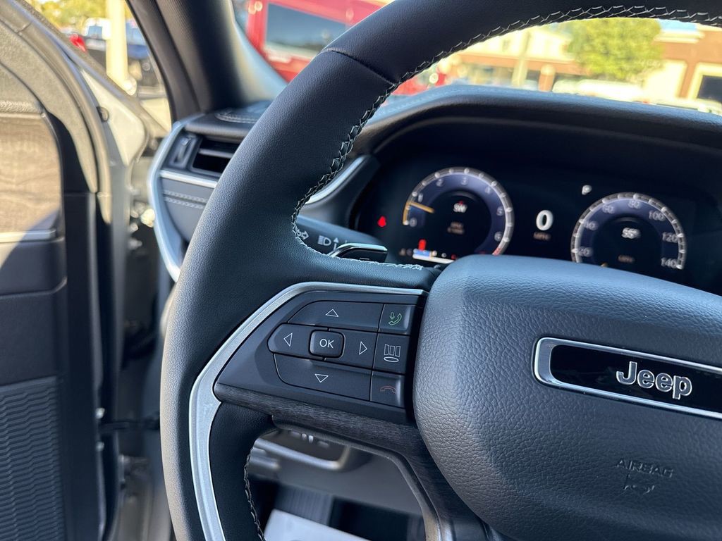 2025 Jeep Grand Cherokee - Photo 14