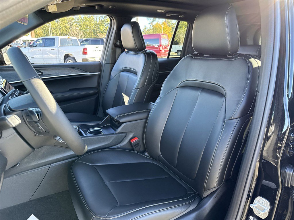2025 Jeep Grand Cherokee - Photo 11