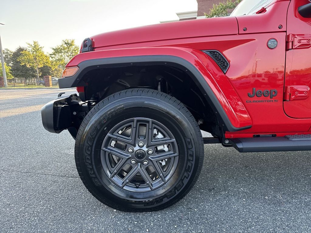 2025 Jeep Gladiator - Photo 10
