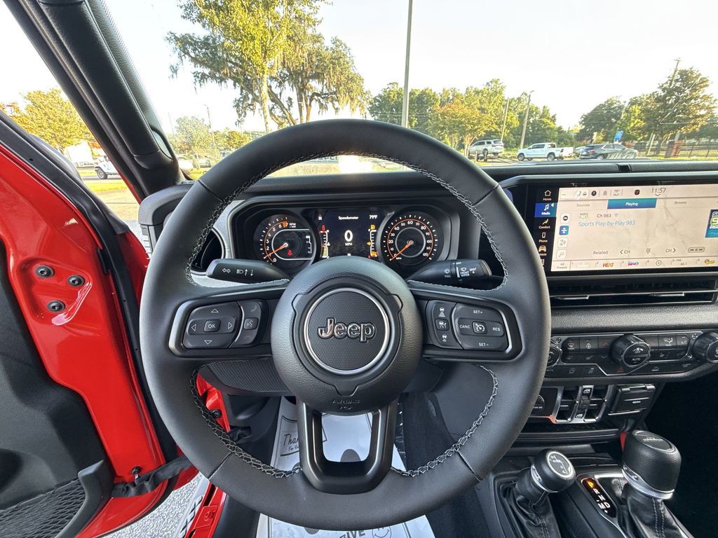 2025 Jeep Gladiator - Photo 14