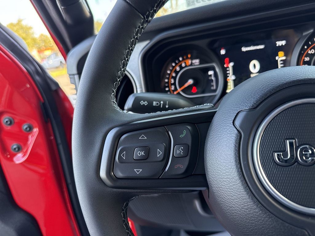 2025 Jeep Gladiator - Photo 15