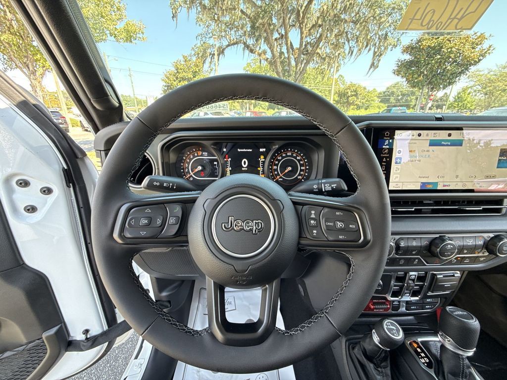 2025 Jeep Gladiator - Photo 13