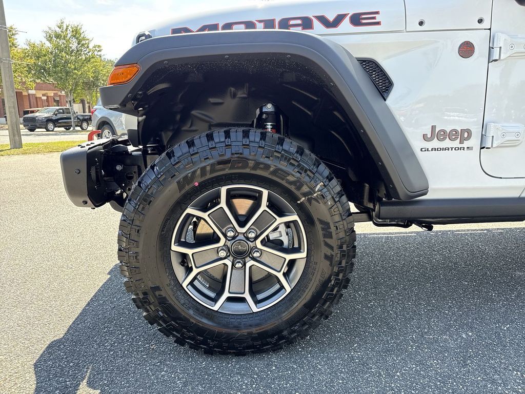 2025 Jeep Gladiator - Photo 9