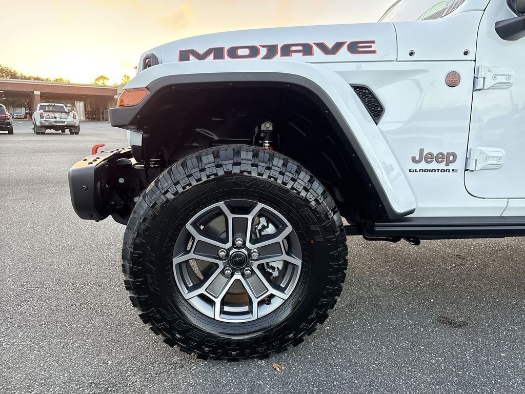 2025 Jeep Gladiator - Photo 10