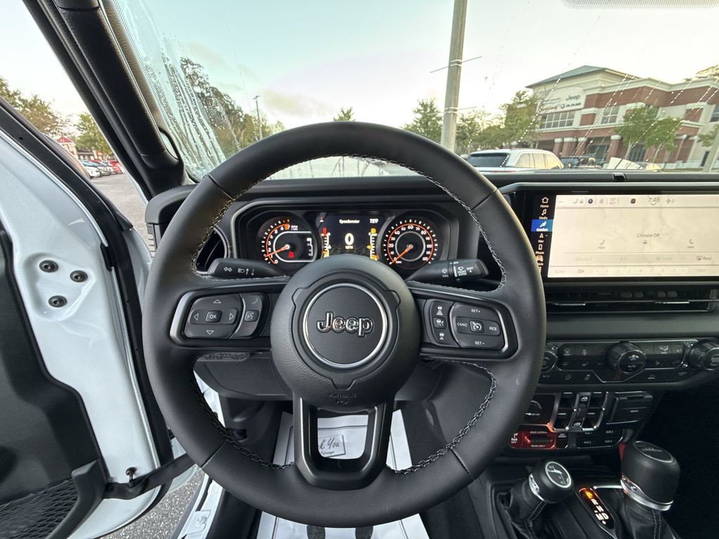 2025 Jeep Gladiator - Photo 13