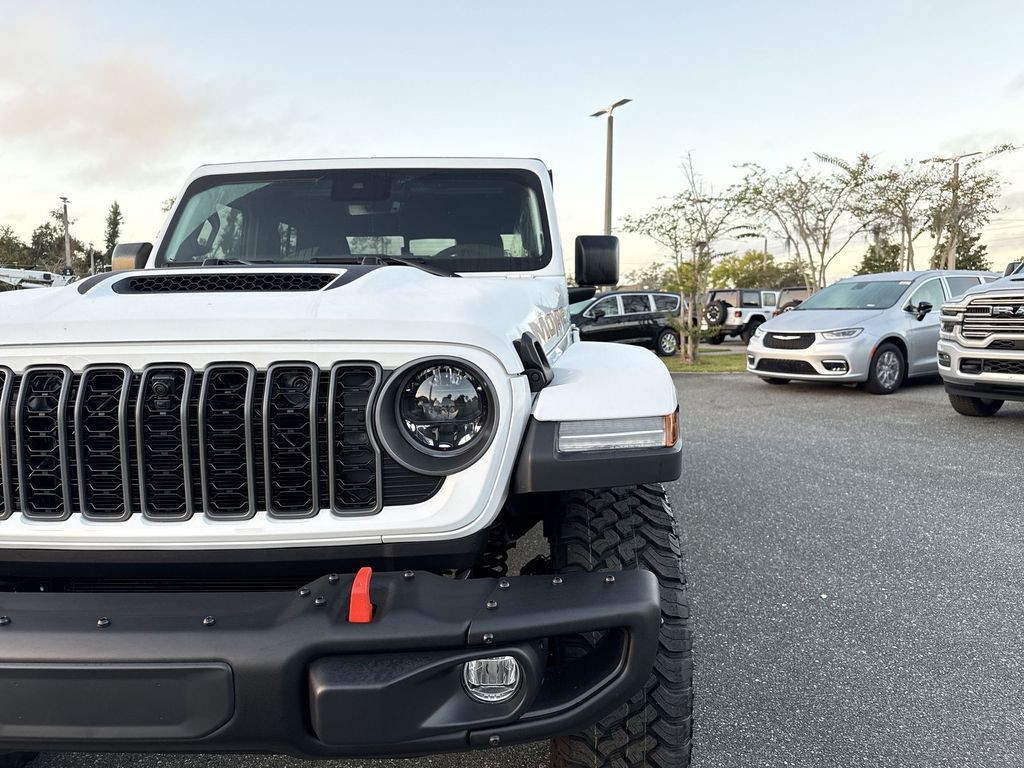 2025 Jeep Gladiator - Photo 9