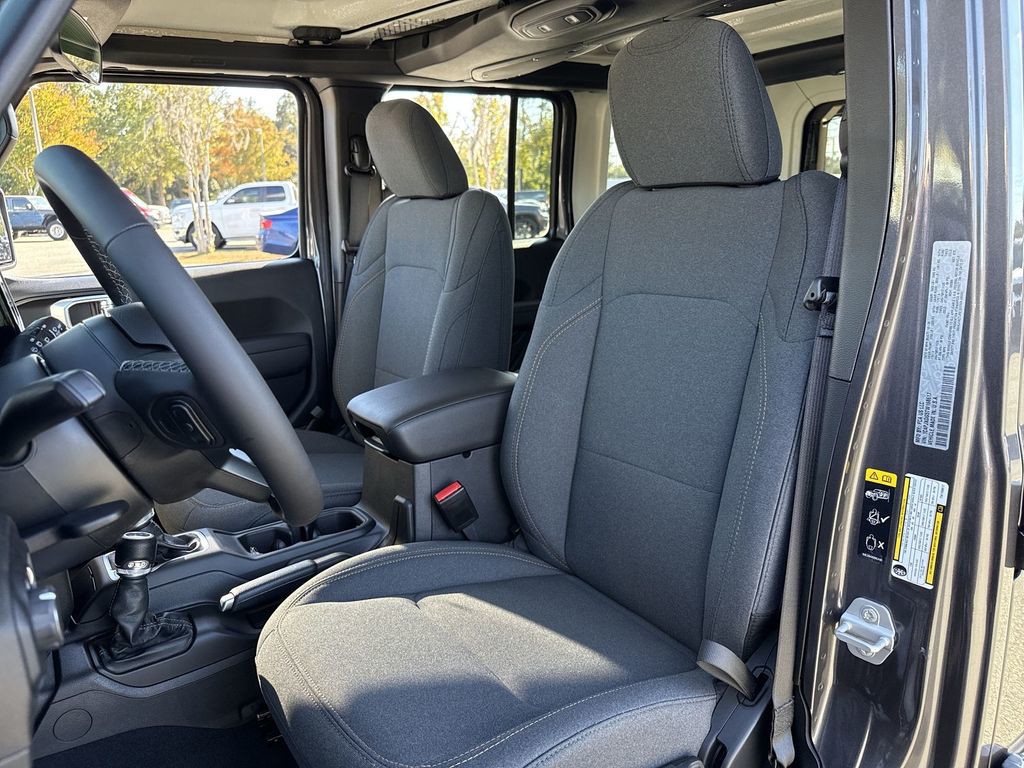 2026 Jeep Wrangler - Photo 11