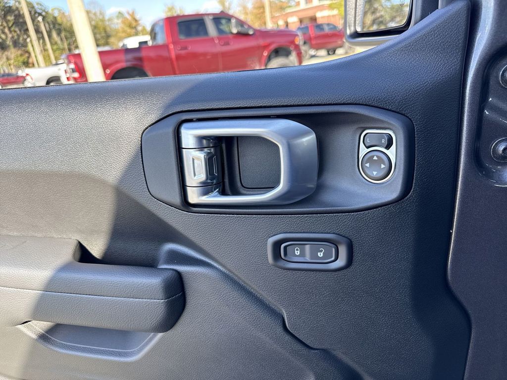 2026 Jeep Wrangler - Photo 13