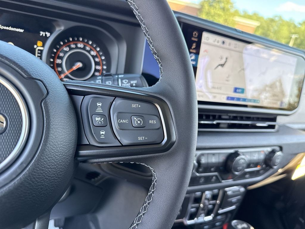 2026 Jeep Wrangler - Photo 15