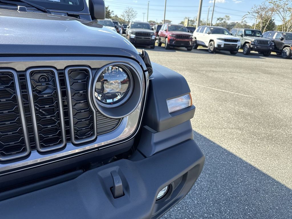 2026 Jeep Wrangler - Photo 9