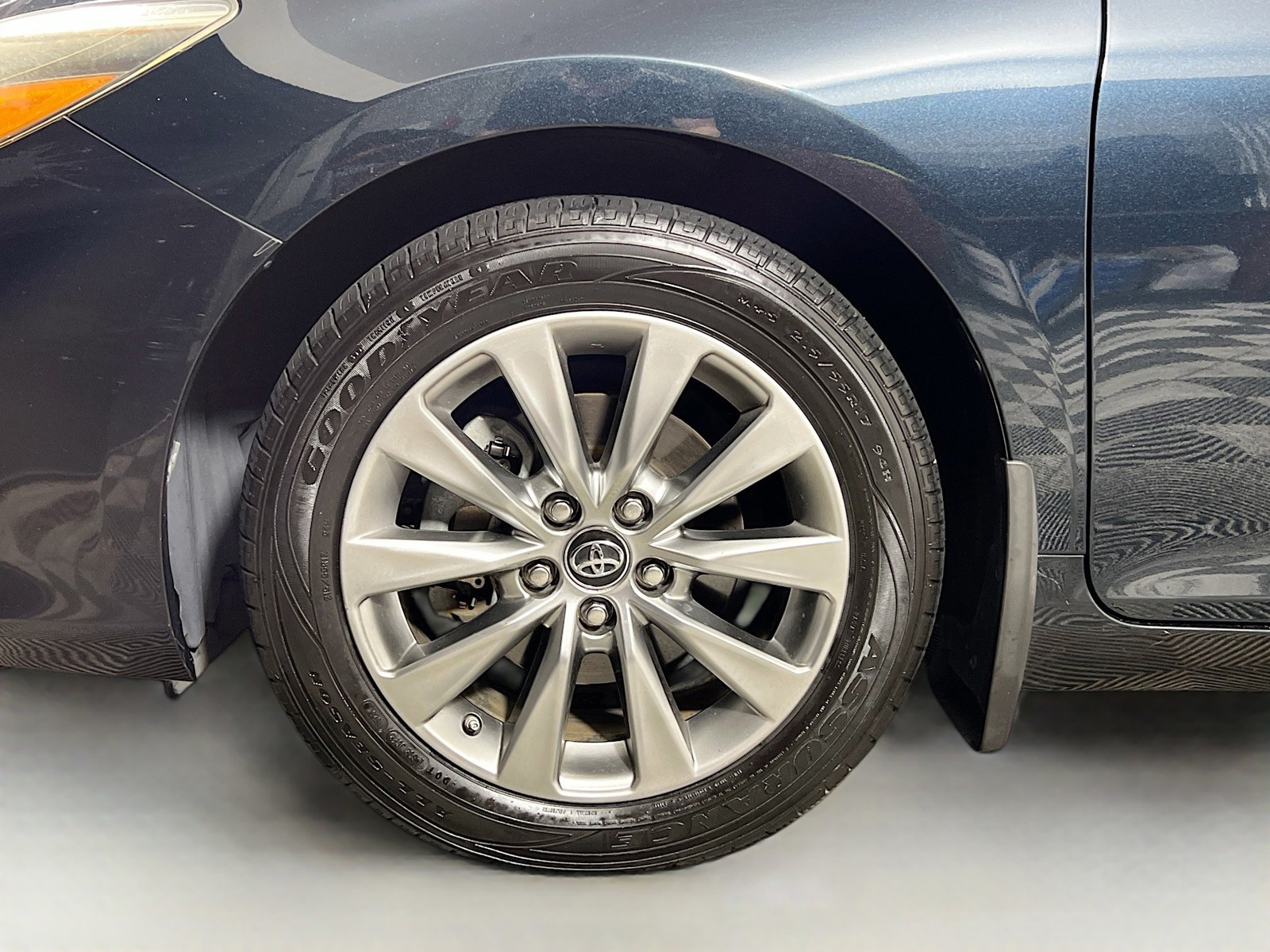 2017 Toyota Camry Hybrid - Photo 11