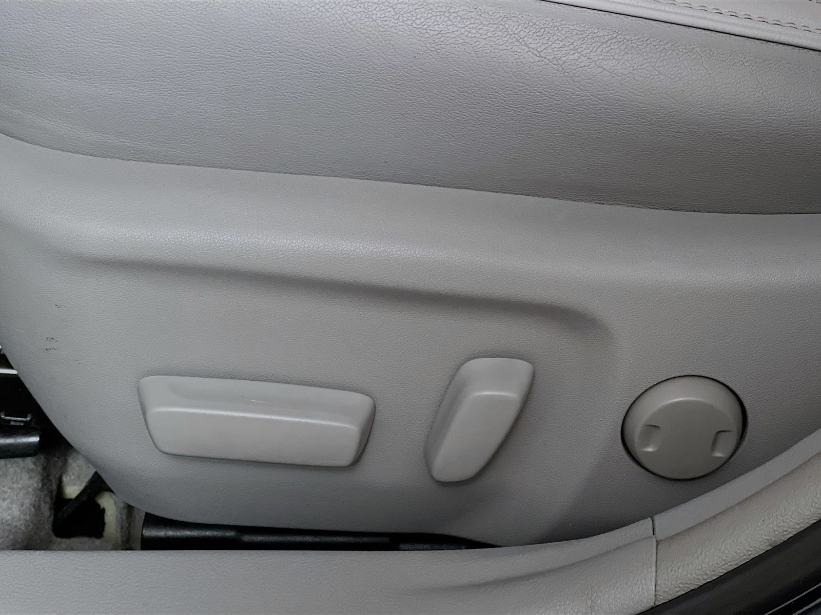 2017 Toyota Camry Hybrid - Photo 13