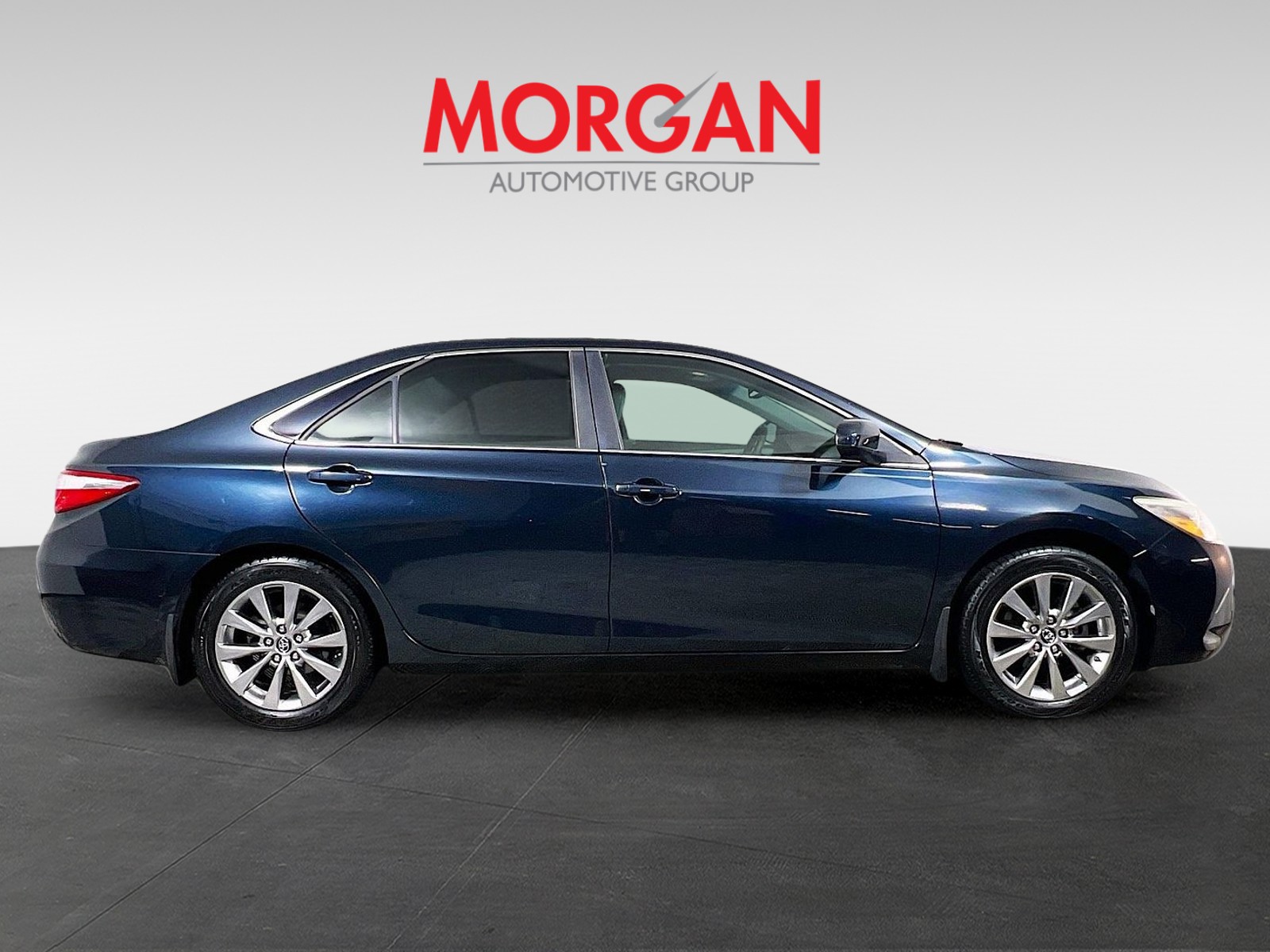 2017 Toyota Camry Hybrid - Photo 7