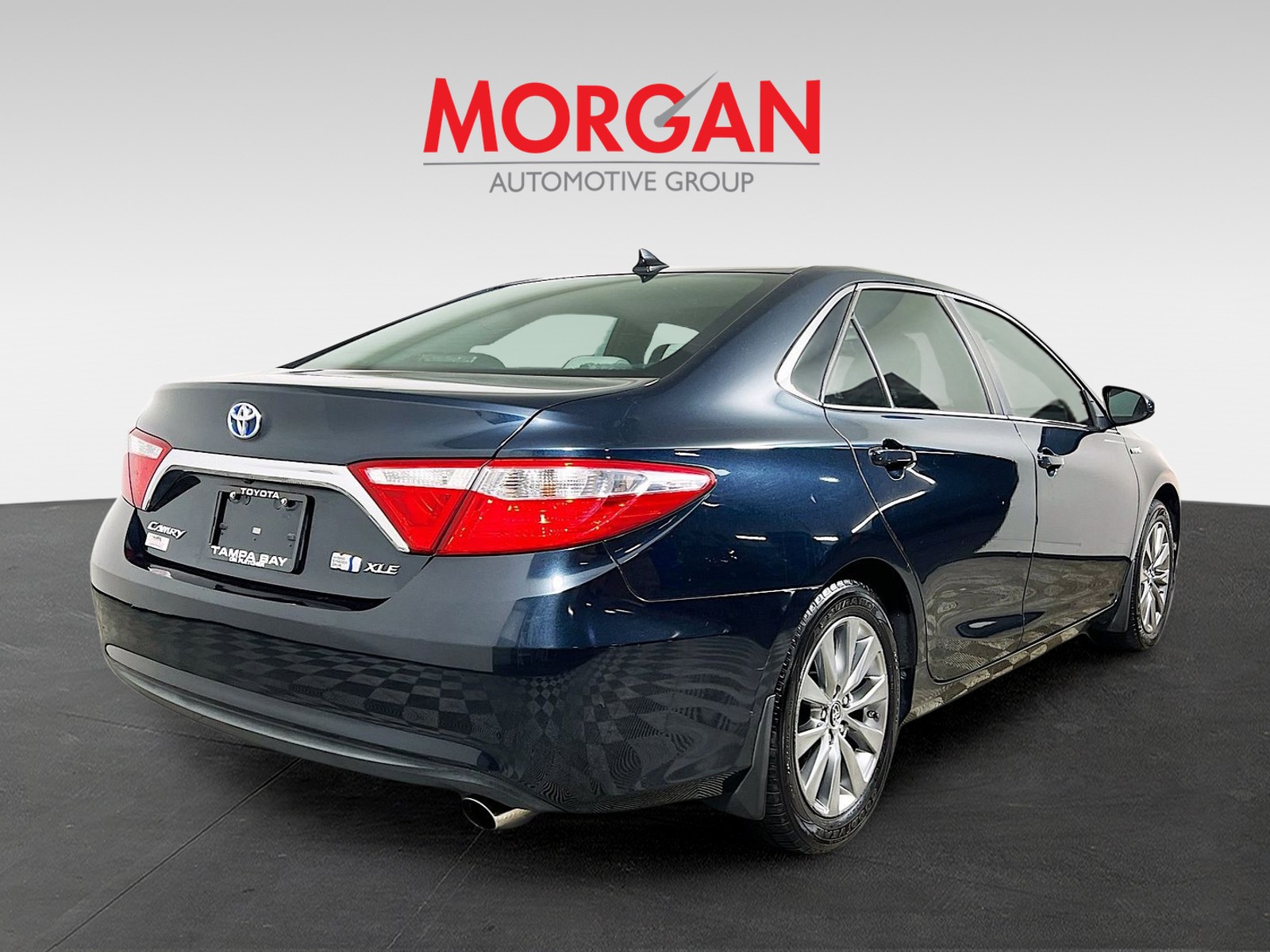 2017 Toyota Camry Hybrid - Photo 4