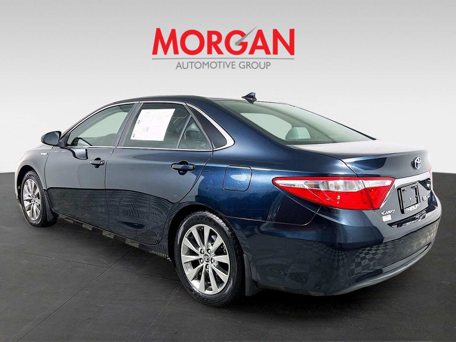 2017 Toyota Camry Hybrid - Photo 5