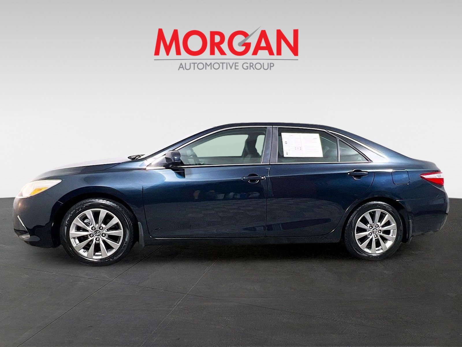 2017 Toyota Camry Hybrid - Photo 8