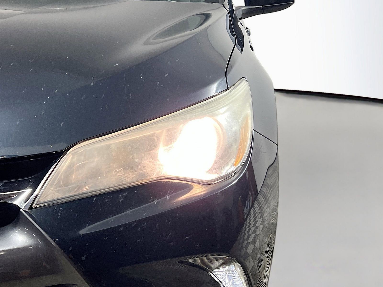 2017 Toyota Camry Hybrid - Photo 10