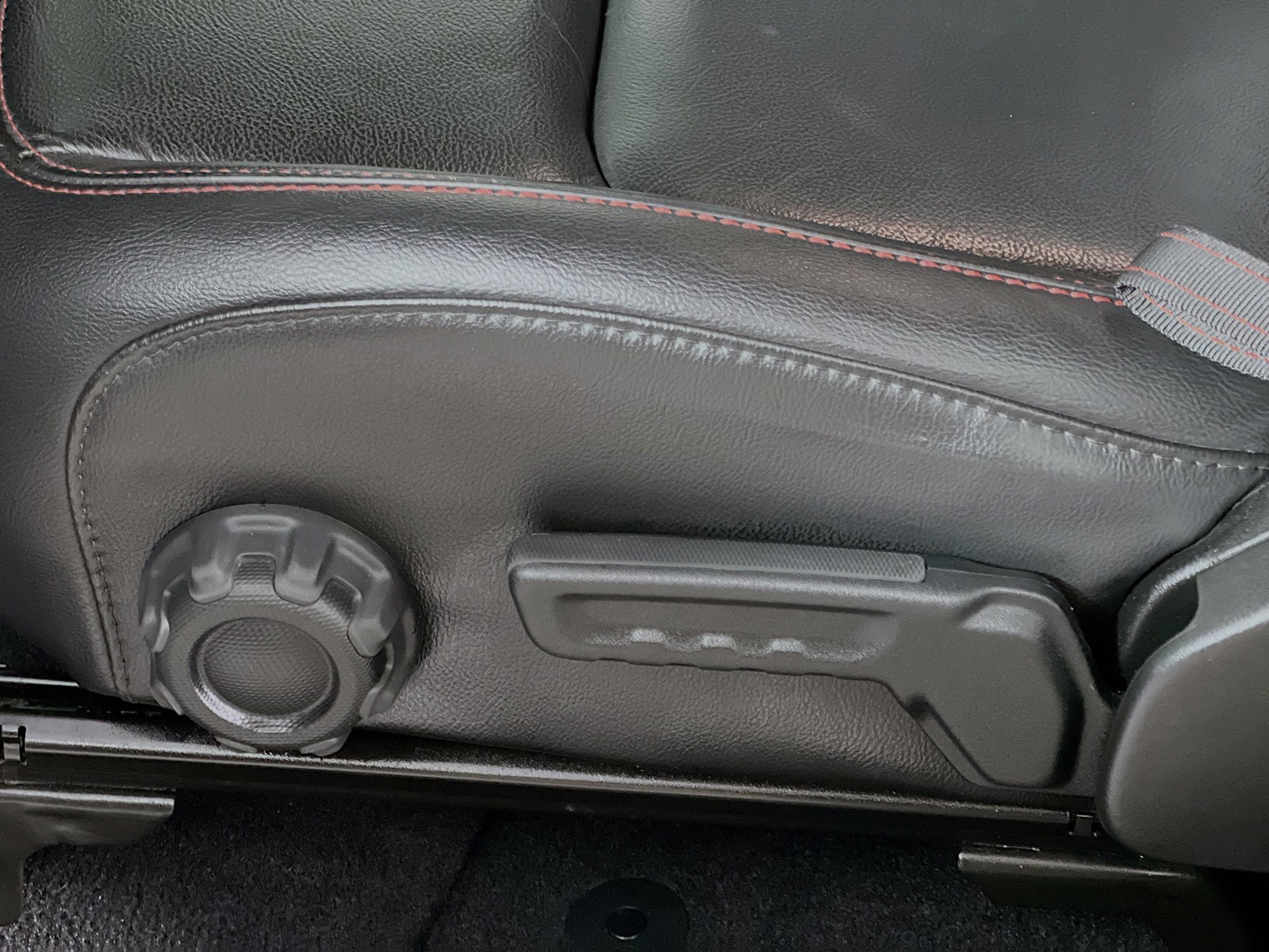 2020 Jeep Gladiator - Photo 13