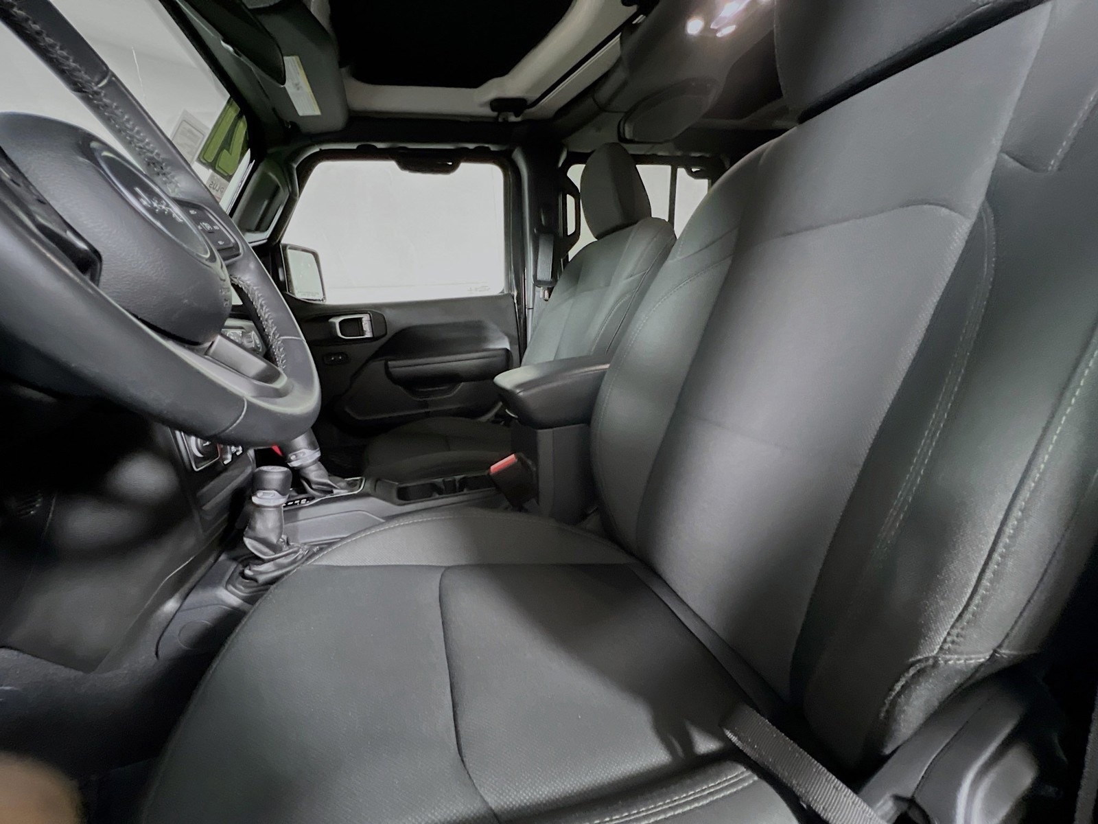 2021 Jeep Wrangler - Photo 12